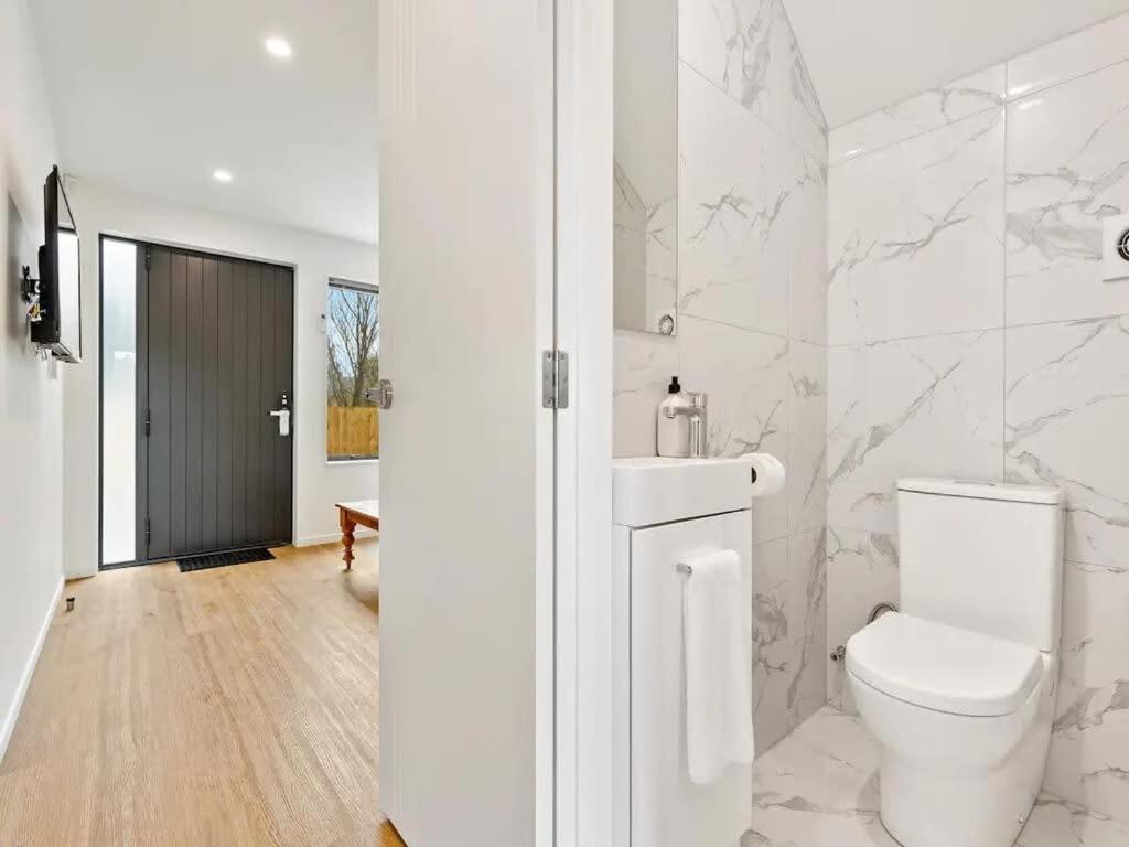 Stunning Three Bedroom Townhouse With Free Parking Holiday home *
