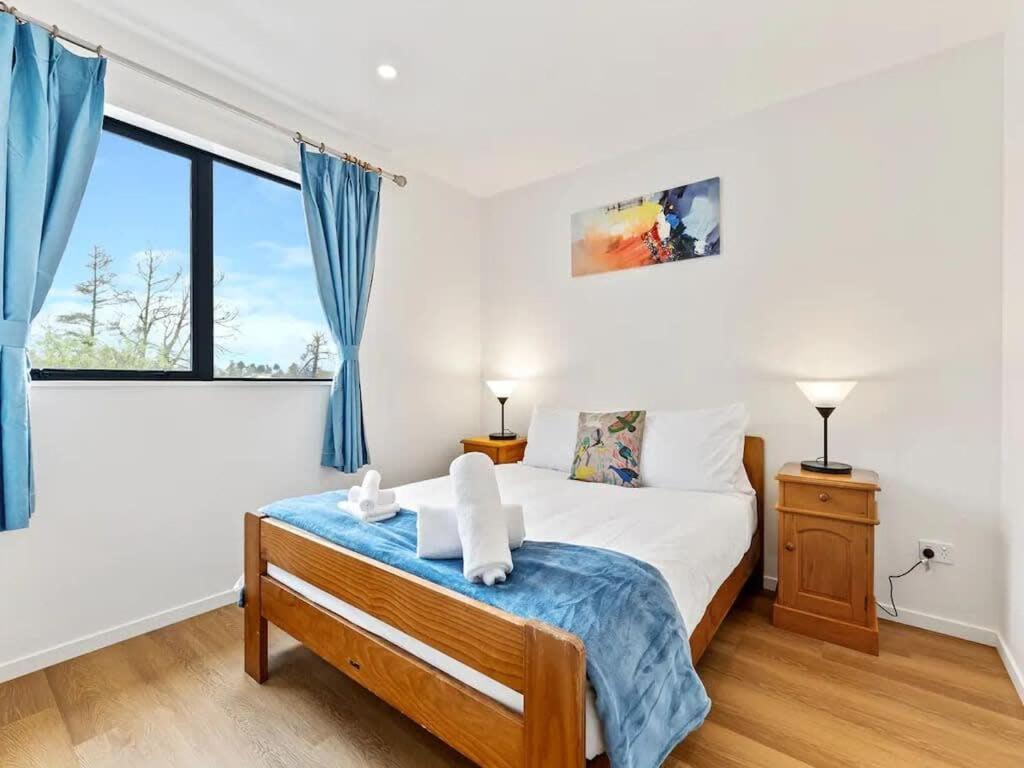 Stunning Three Bedroom Townhouse With Free Parking Auckland