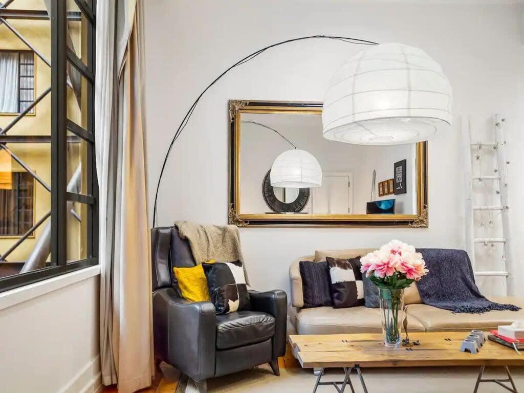 Stylish With Pool And Gym Apartment