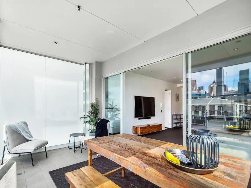 Stunning Views Of Viaduct Harbour Free Parking Apartment