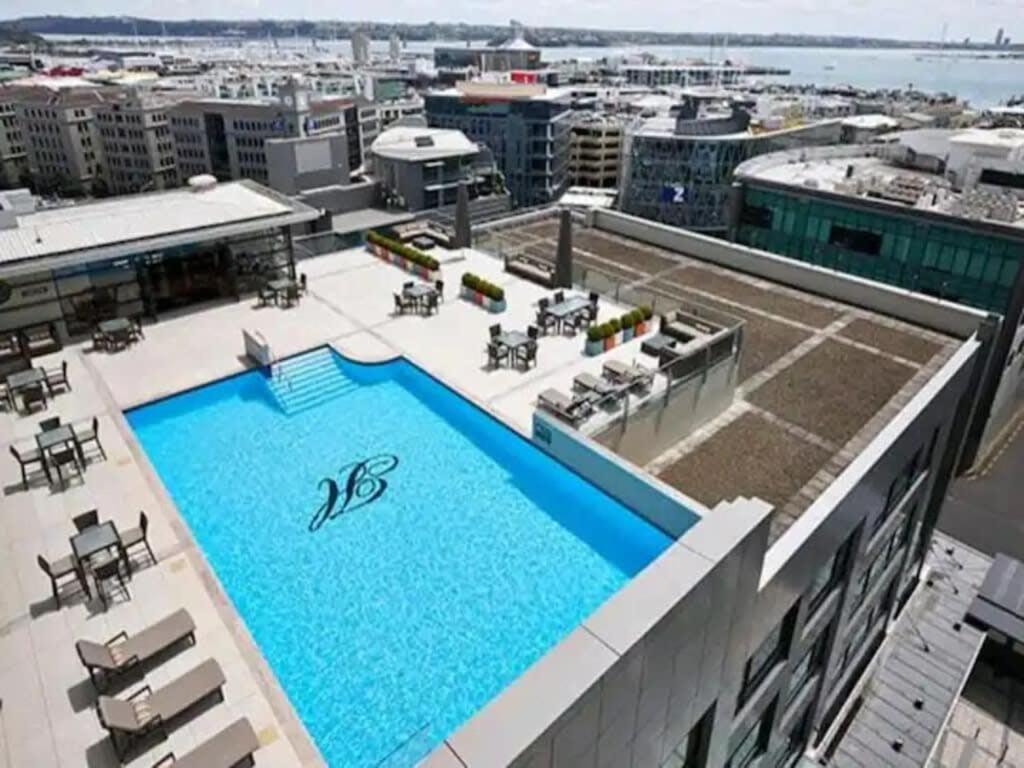 Stylish With Pool And Gym *