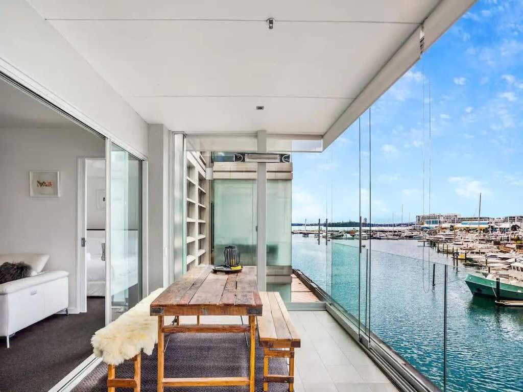 Stunning Views Of Viaduct Harbour Free Parking Apartment Auckland