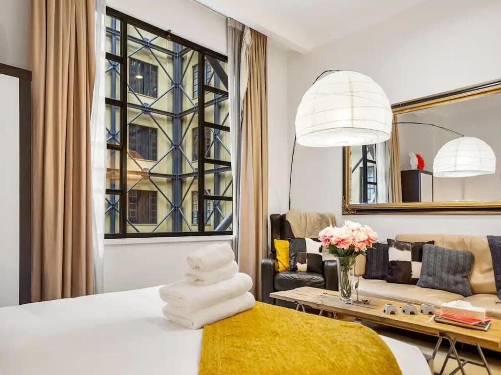 Stylish With Pool And Gym Apartment *
