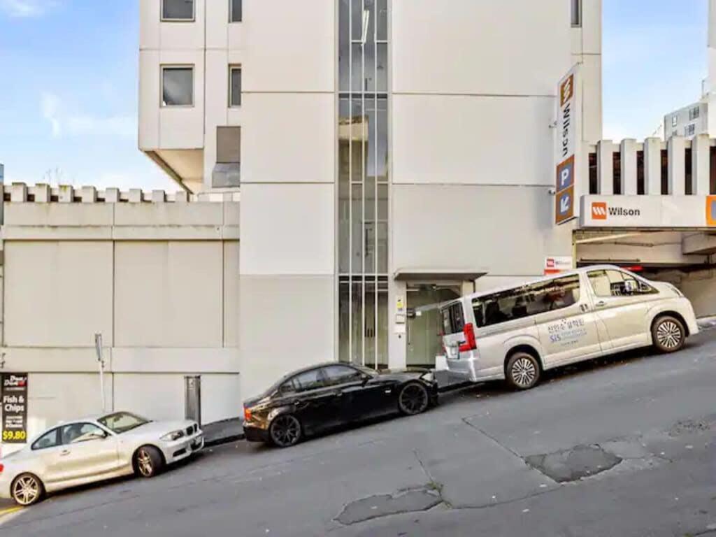 Modern One Bedroom In Apartment Auckland
