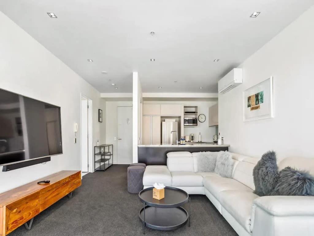 Stunning Views Of Viaduct Harbour Free Parking *