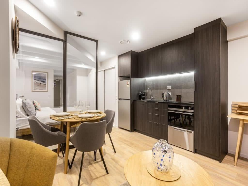 Holiday home Brand New With Pool And Gym Auckland
