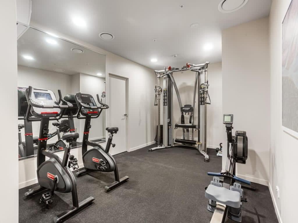 Brand New With Pool And Gym Holiday home Auckland