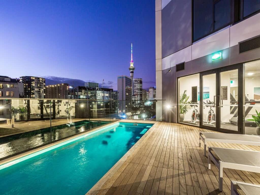 Brand New With Pool And Gym Holiday home *