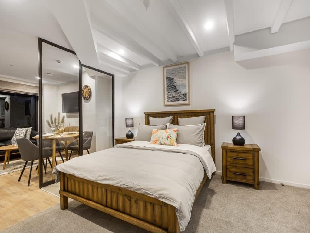 Holiday home Brand New With Pool And Gym Auckland