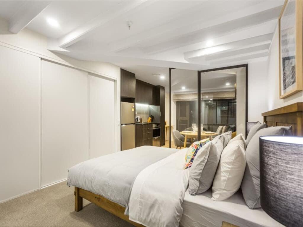 Brand New With Pool And Gym Auckland