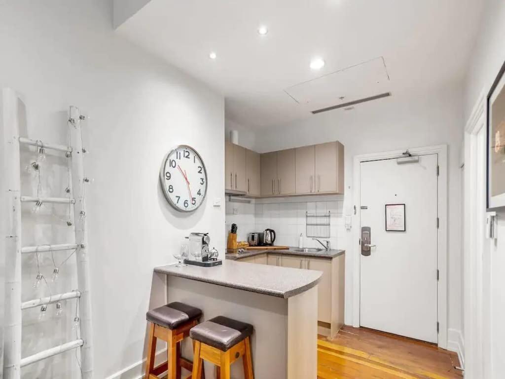 Stylish With Pool And Gym * Auckland