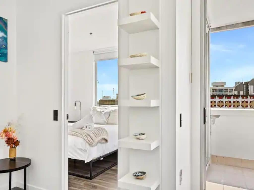 Modern One Bedroom In Apartment