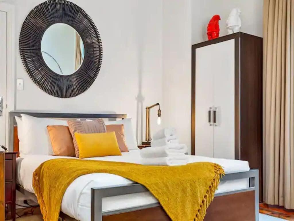 Stylish With Pool And Gym Apartment *