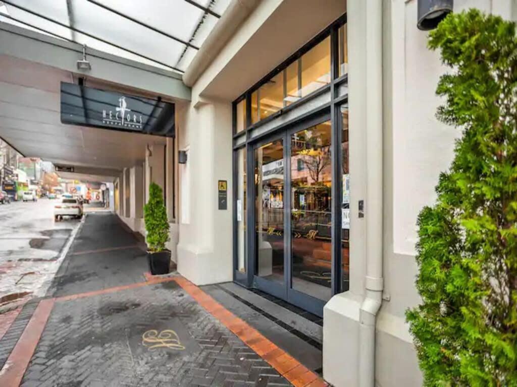 Stylish With Pool And Gym * Auckland