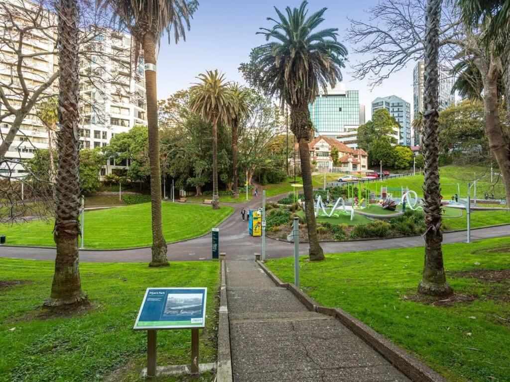 Brand New With Pool And Gym * Auckland