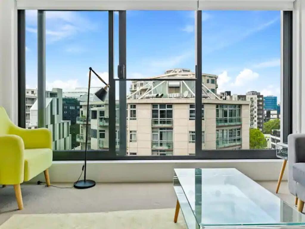 Stylish In The Heart Of The Apartment Auckland