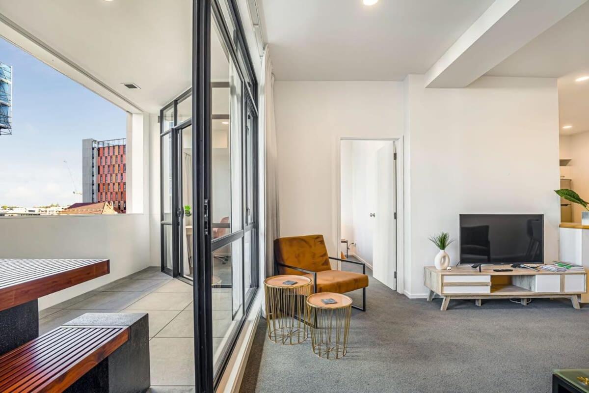 Spacious Character Apartment Auckland