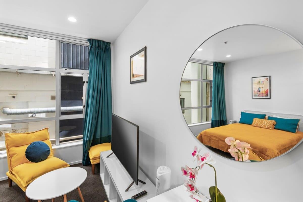 Cosy And * Auckland