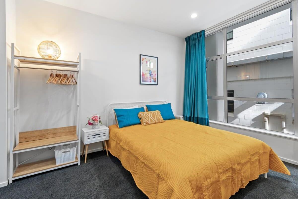 Cosy And * Auckland