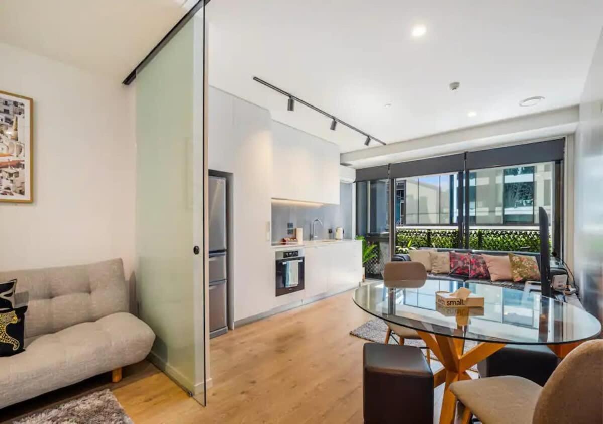Classy And Contemporary Living Apartamento