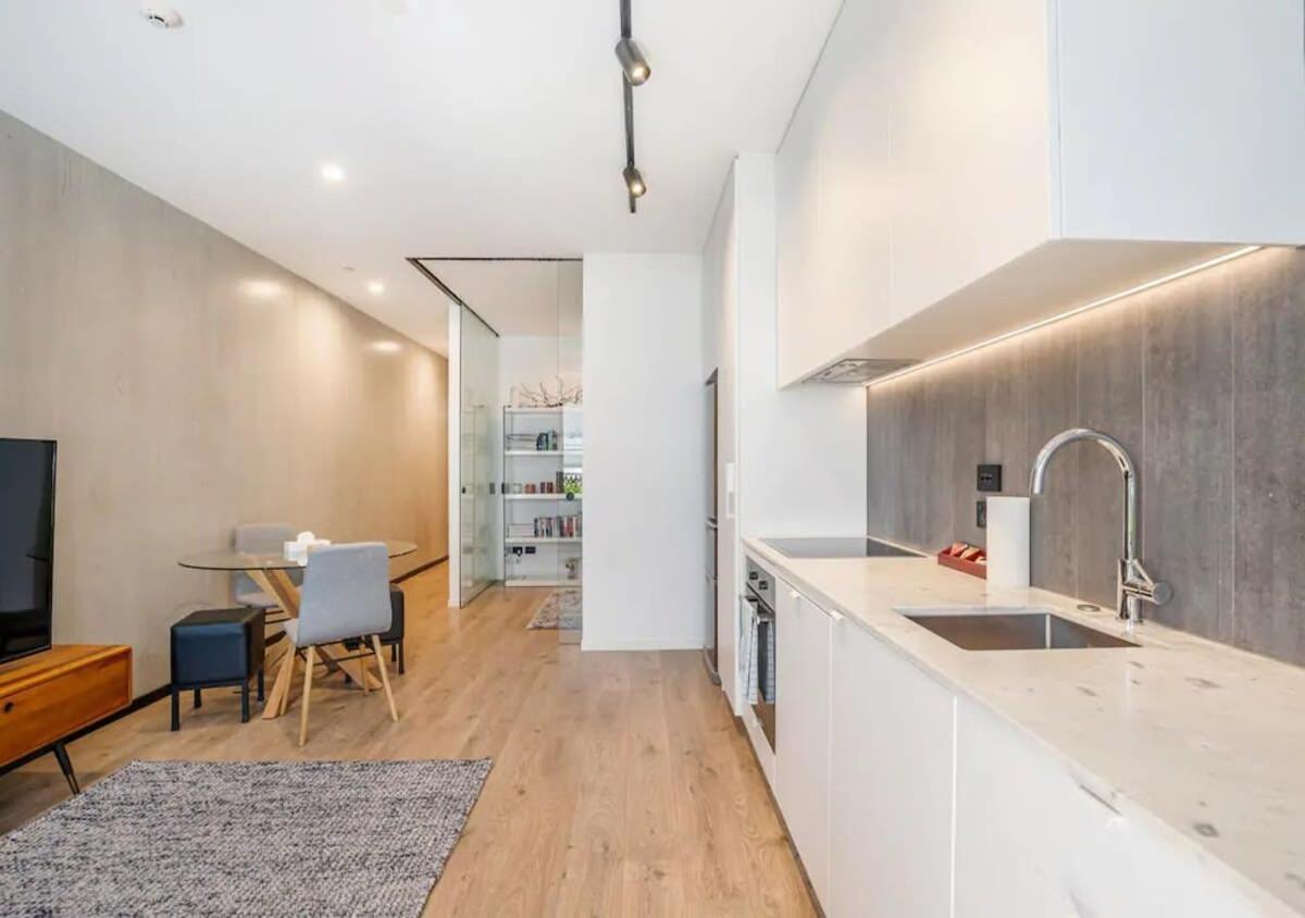 Classy And Contemporary Living * Auckland