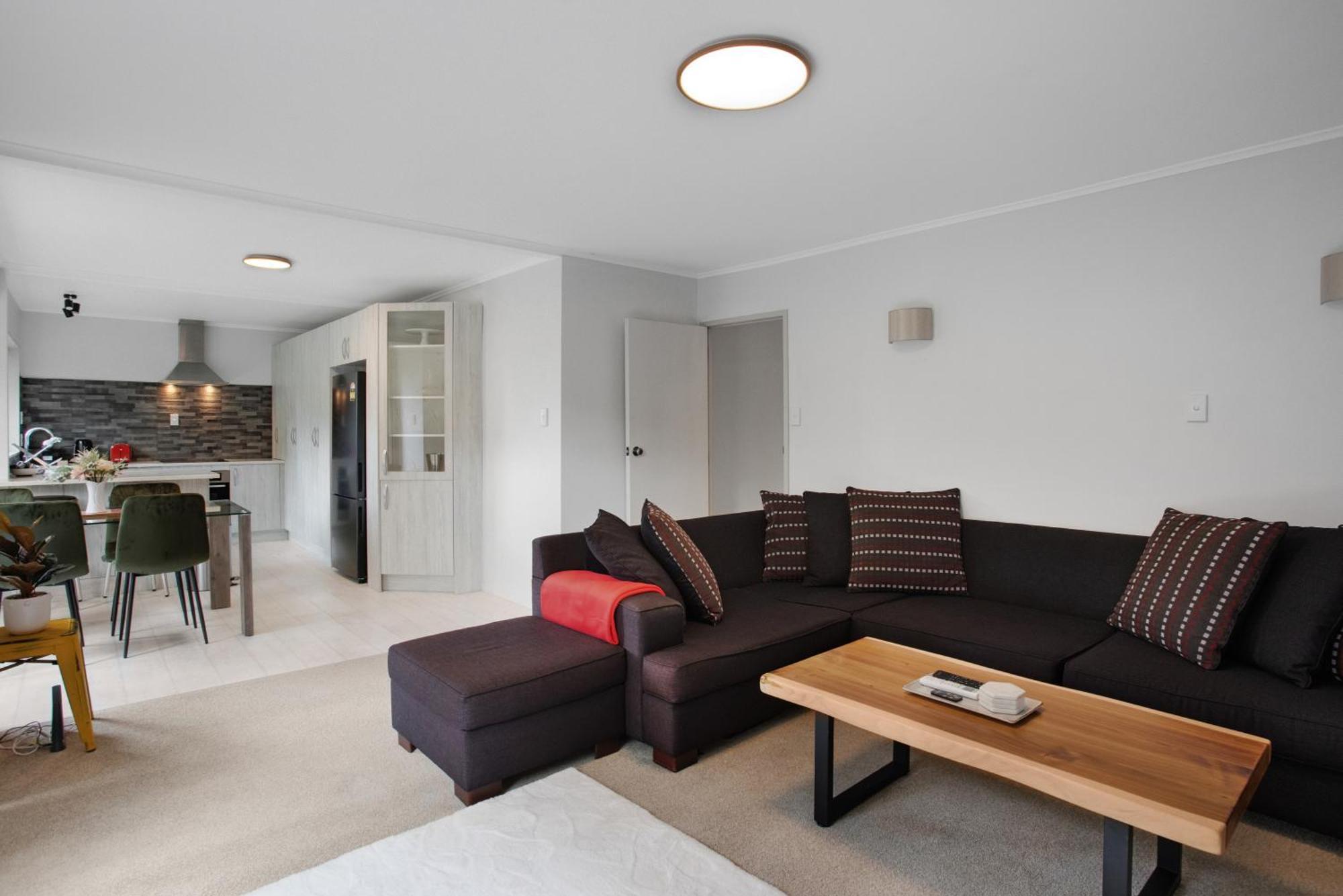 Sunnyside Townhouse With Rumpus, Parking And Deck * Auckland