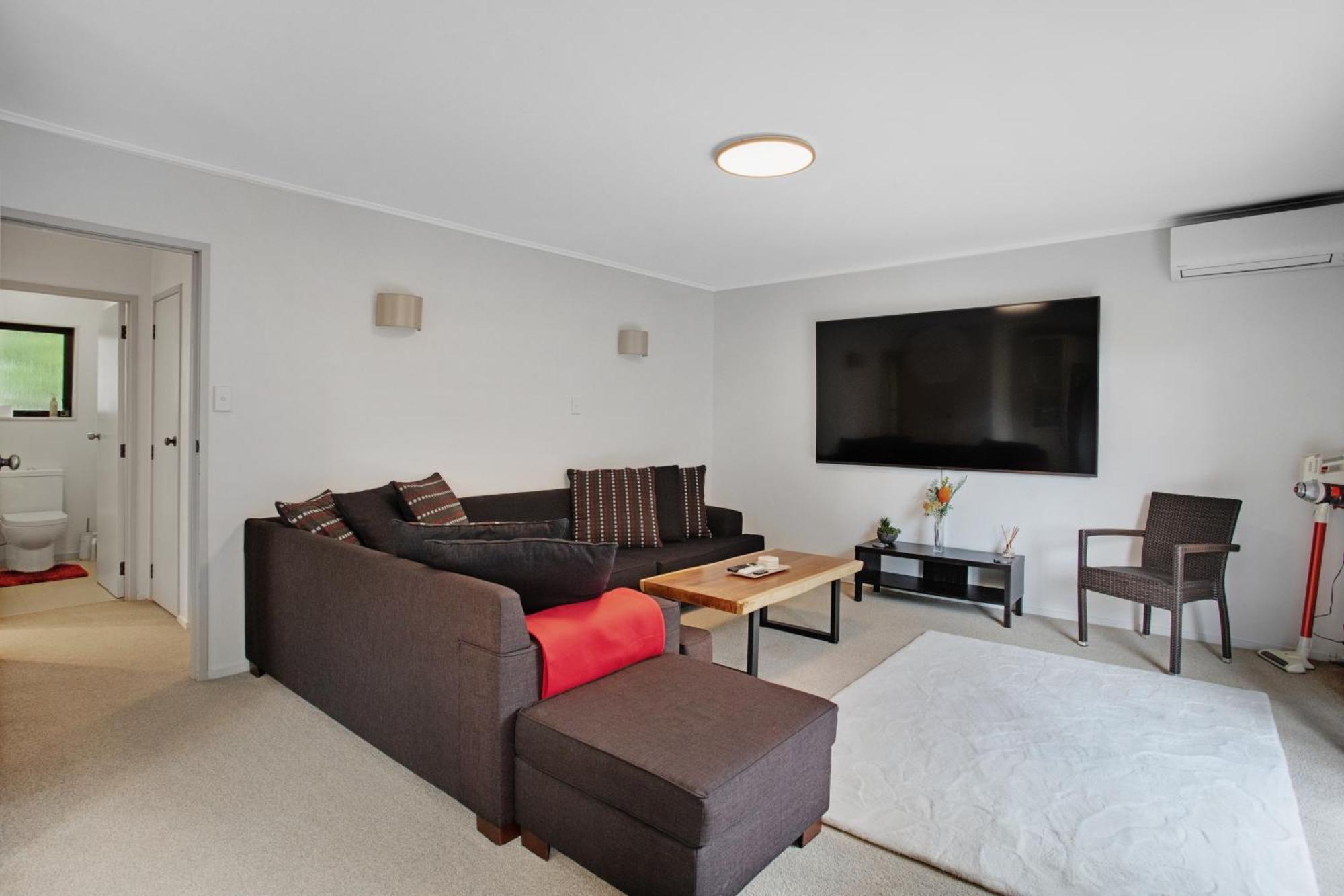 Sunnyside Townhouse With Rumpus, Parking And Deck Holiday home *