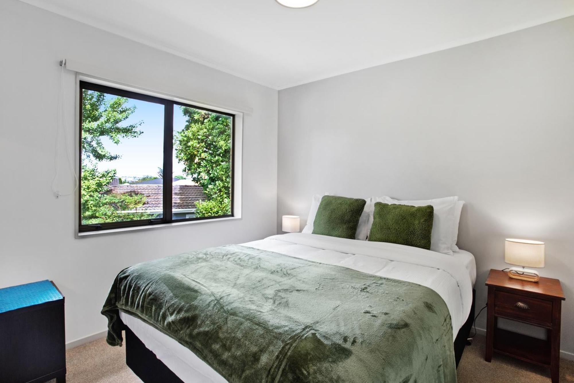 Sunnyside Townhouse With Rumpus, Parking And Deck Holiday home
