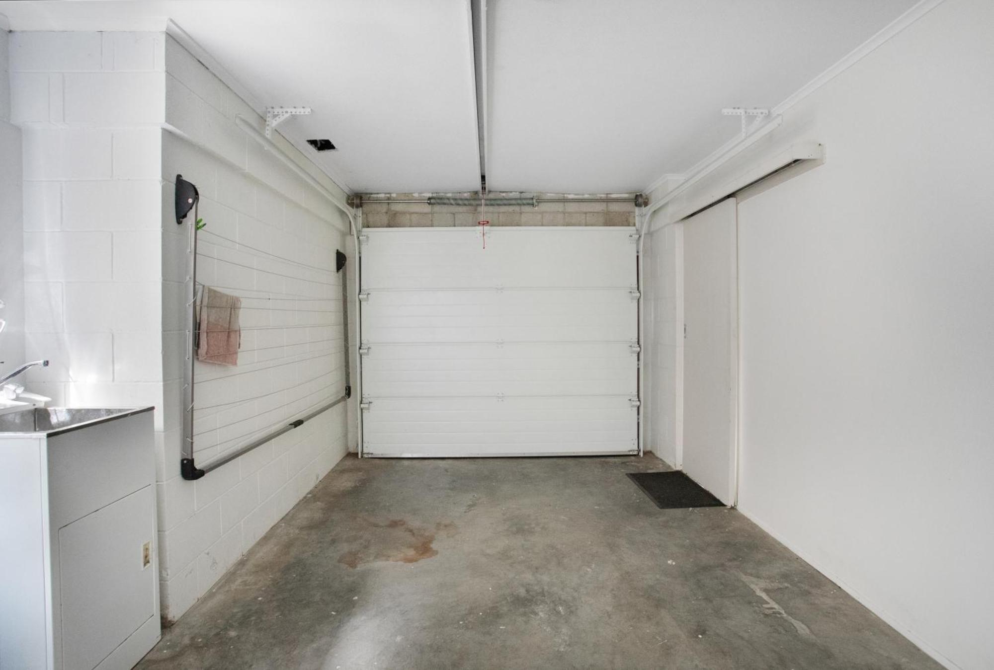 Holiday home Sunnyside Townhouse With Rumpus, Parking And Deck