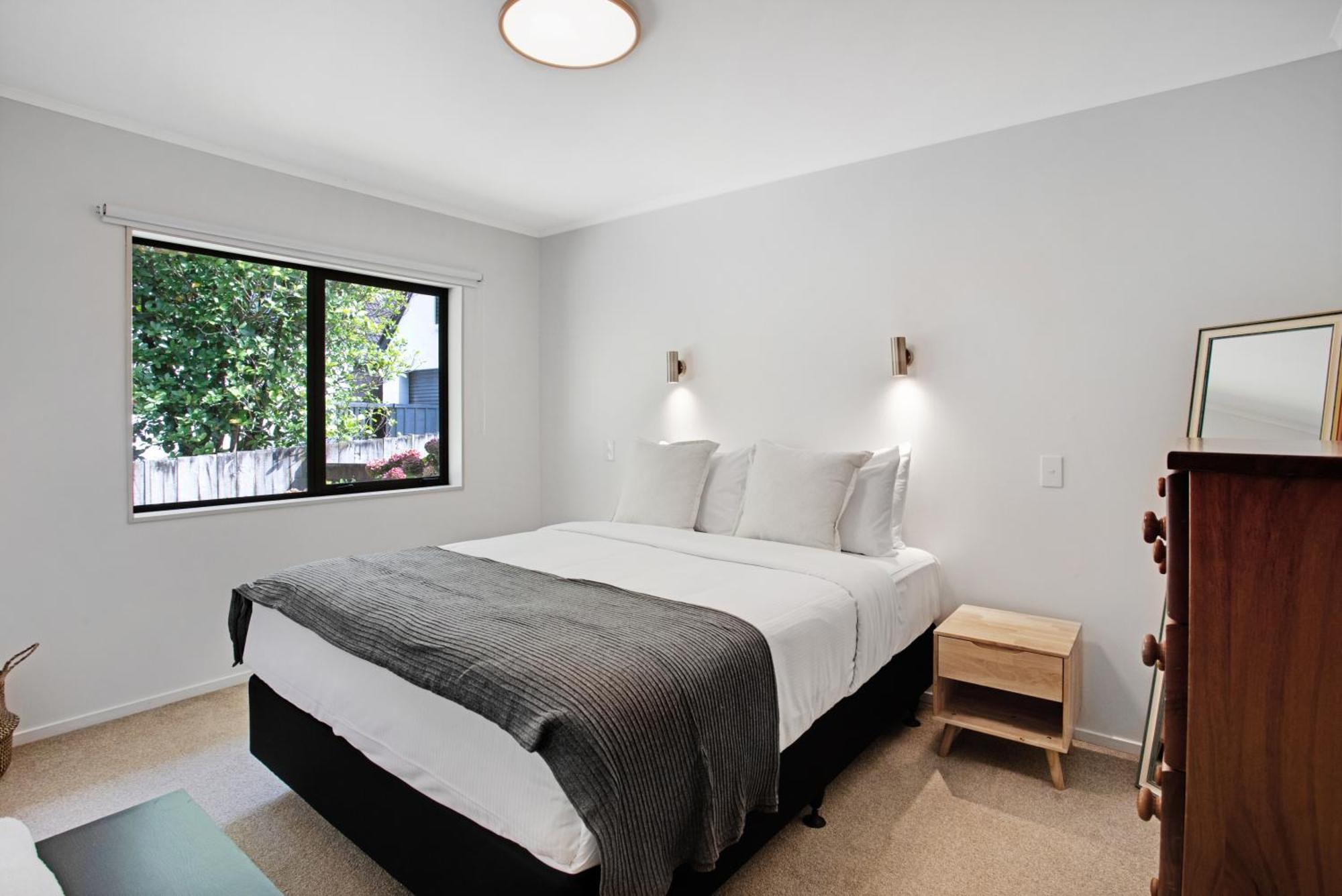 Holiday home Sunnyside Townhouse With Rumpus, Parking And Deck *