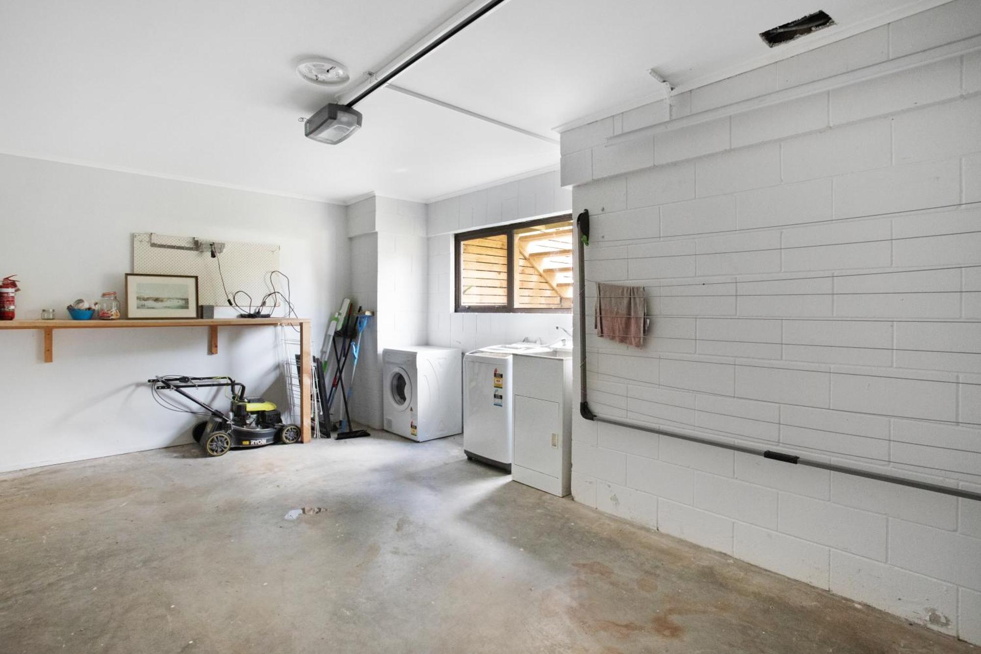 Sunnyside Townhouse With Rumpus, Parking And Deck Holiday home *