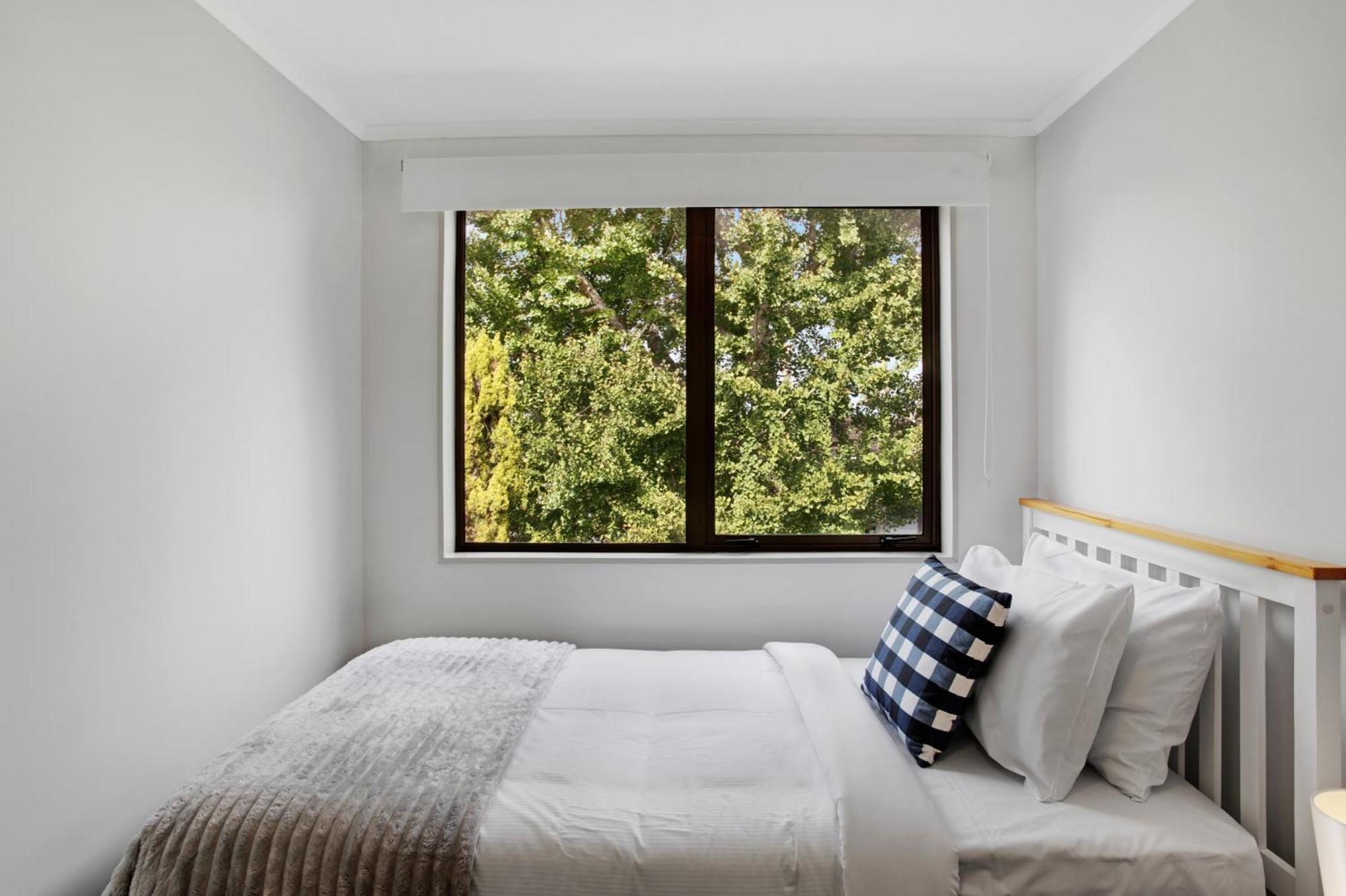 Sunnyside Townhouse With Rumpus, Parking And Deck * Auckland