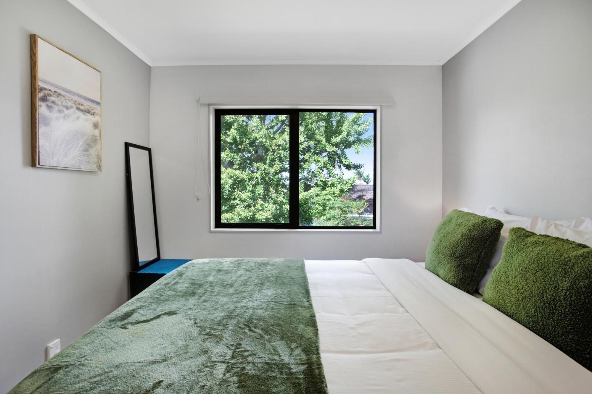 Sunnyside Townhouse With Rumpus, Parking And Deck Holiday home *