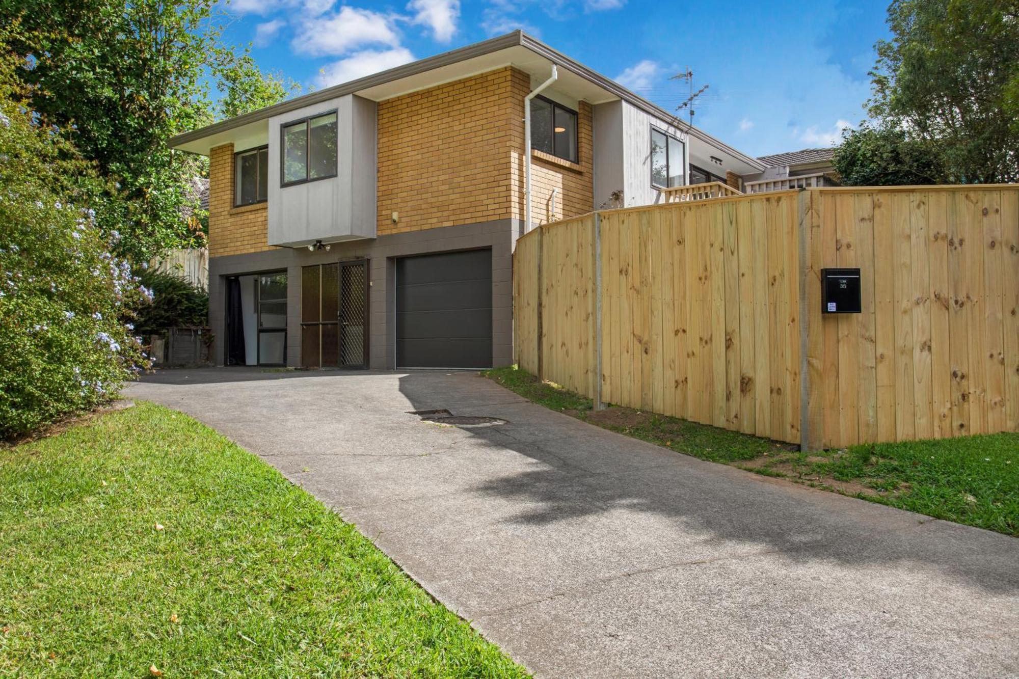 Sunnyside Townhouse With Rumpus, Parking And Deck Holiday home Auckland