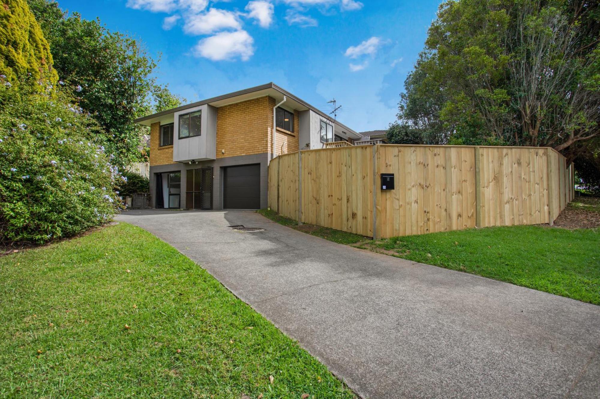Holiday home Sunnyside Townhouse With Rumpus, Parking And Deck