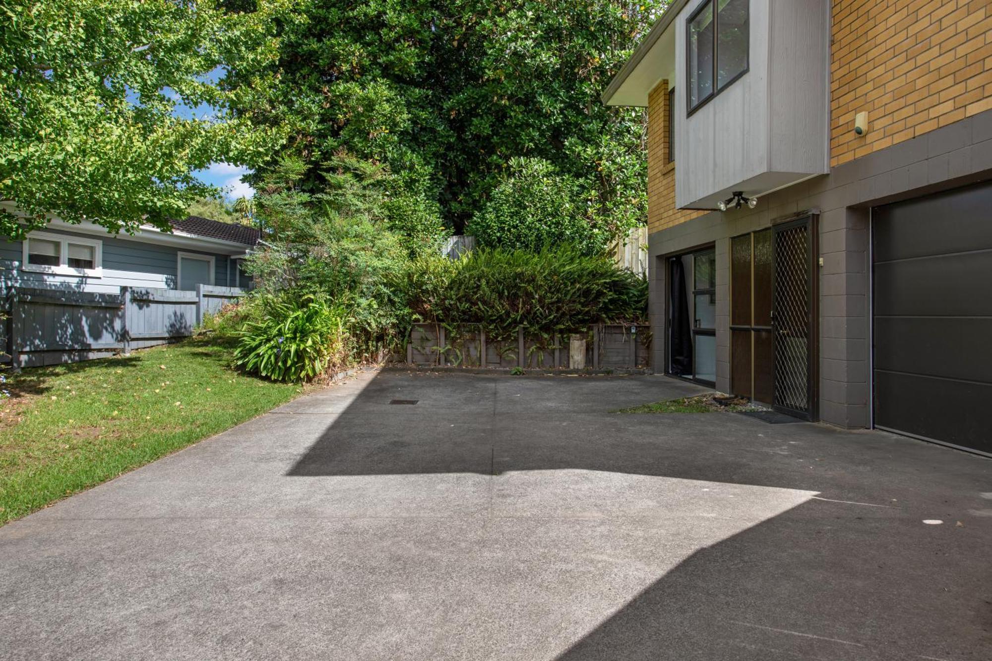 Sunnyside Townhouse With Rumpus, Parking And Deck * Auckland