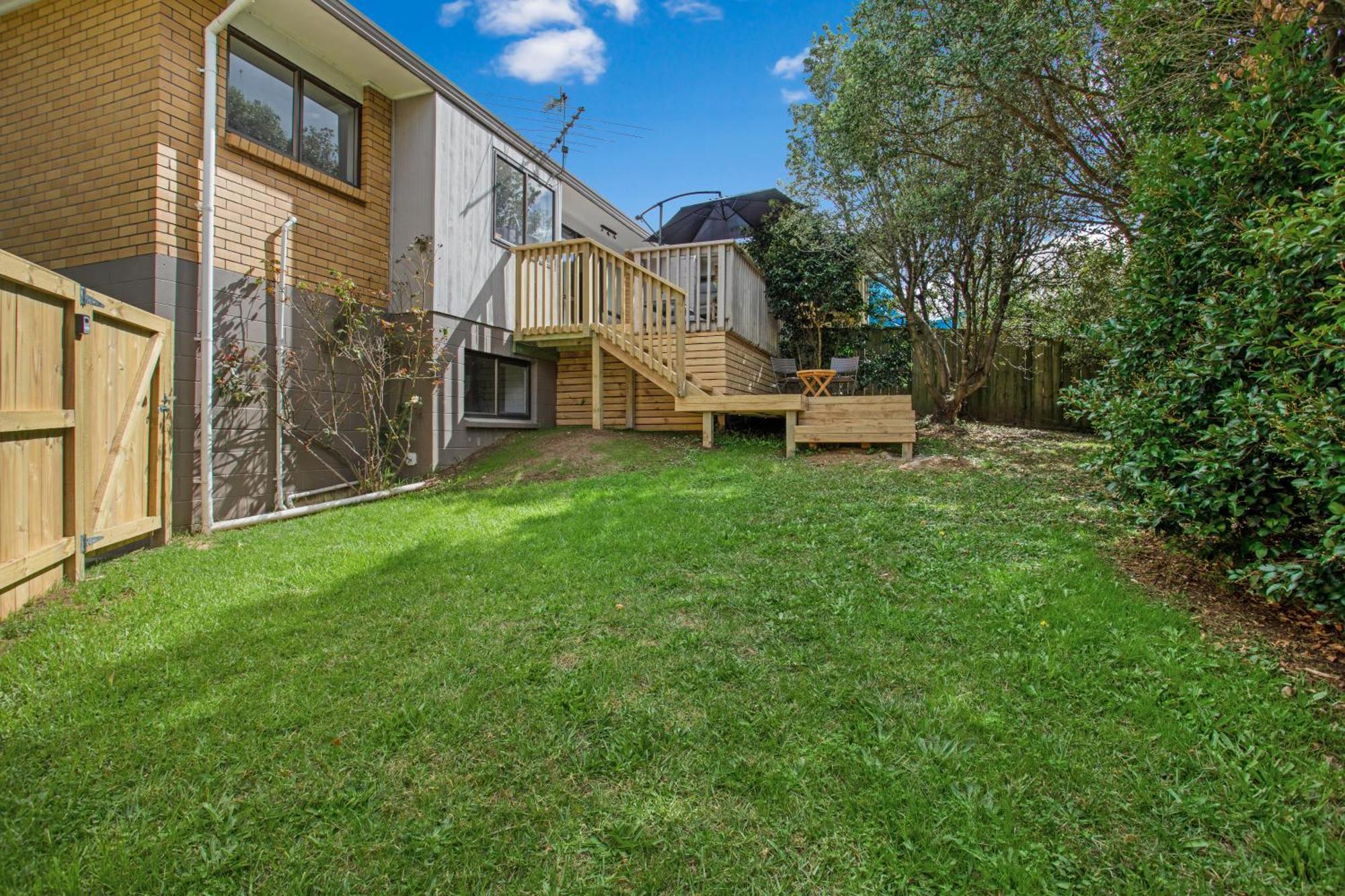 Holiday home Sunnyside Townhouse With Rumpus, Parking And Deck *