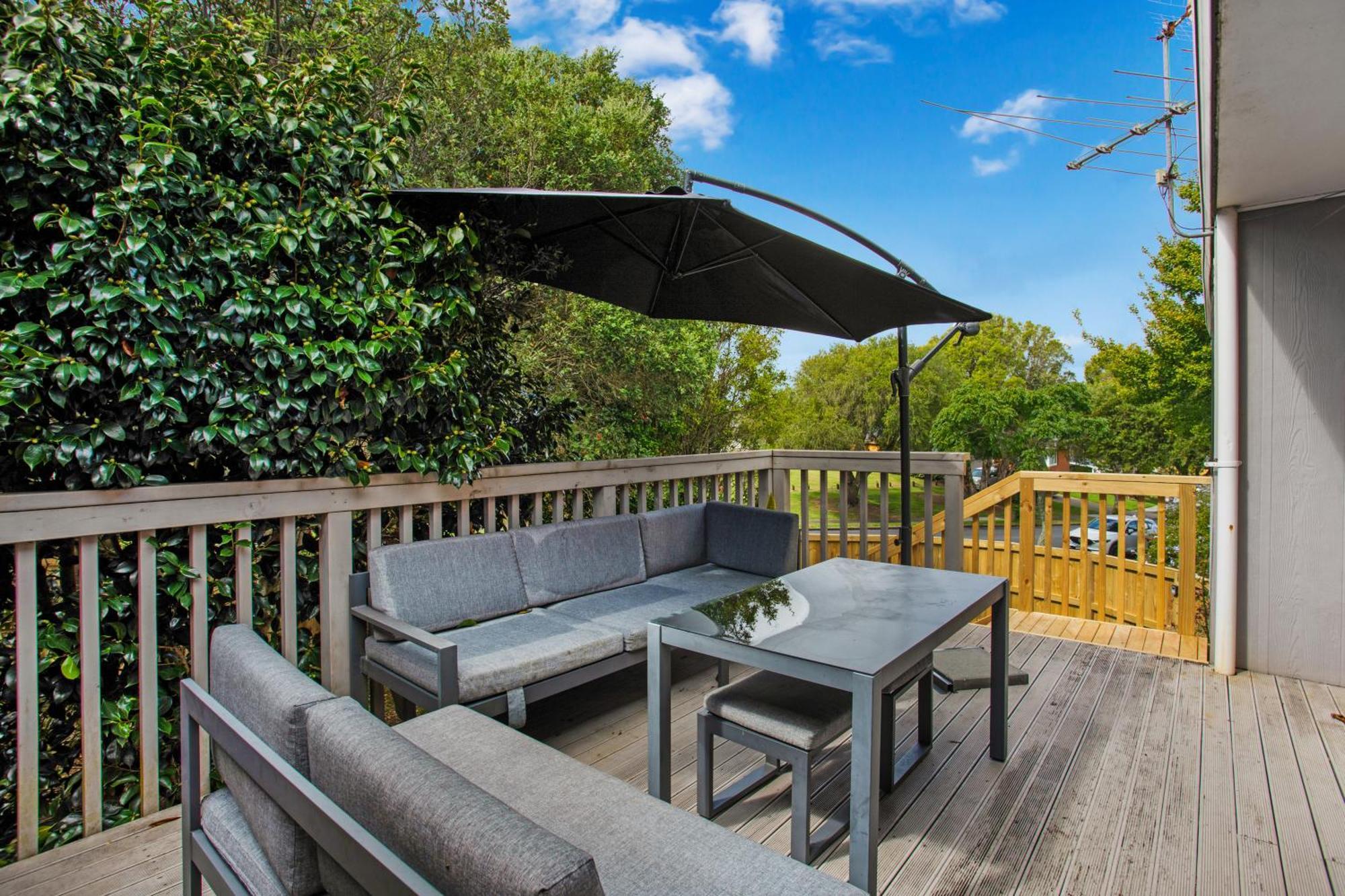 Sunnyside Townhouse With Rumpus, Parking And Deck Holiday home