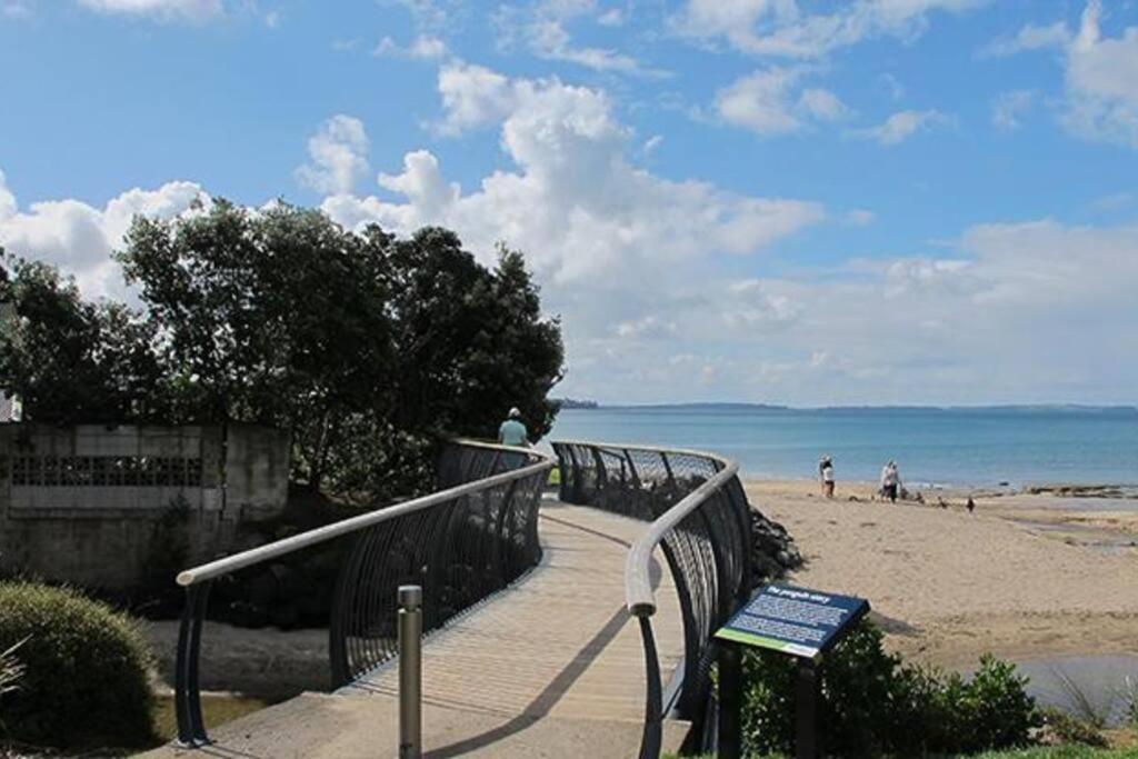 Schoolzone, Golf, Location - By The Bay 5 Bedroom
