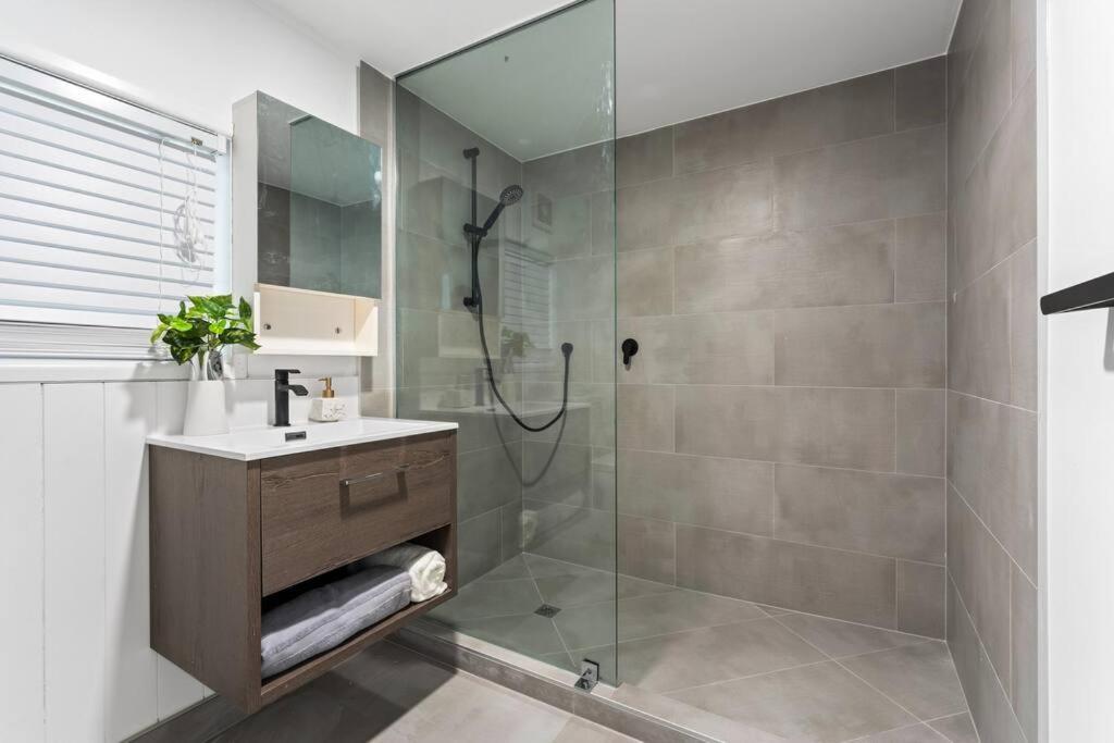 Apartment Schoolzone, Golf, Location - By The Bay 5 Bedroom Auckland