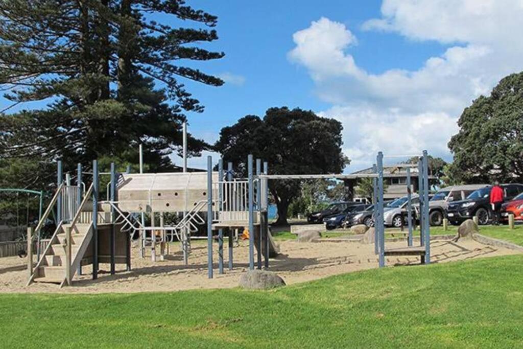Schoolzone, Golf, Location - By The Bay 5 Bedroom Apartment *