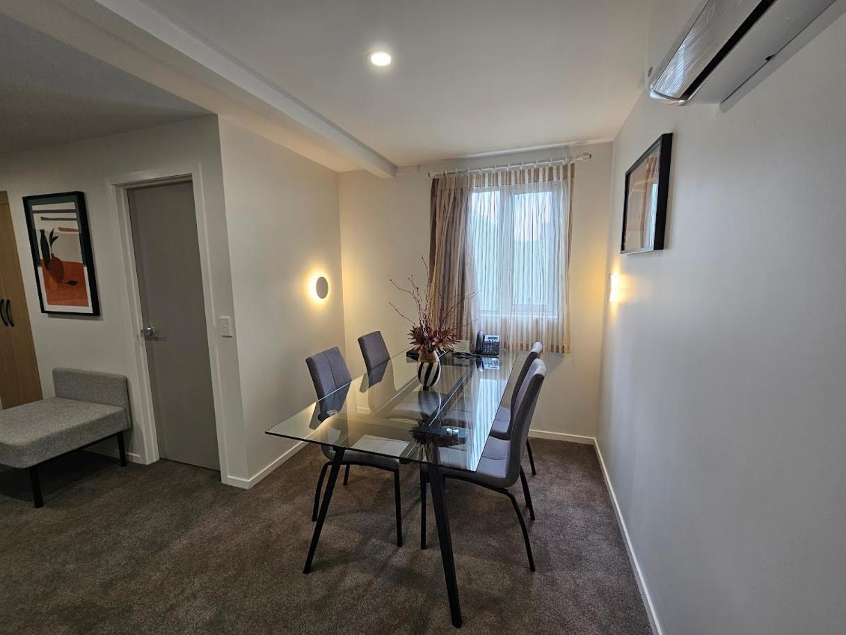 Western Newmarket & Auckland