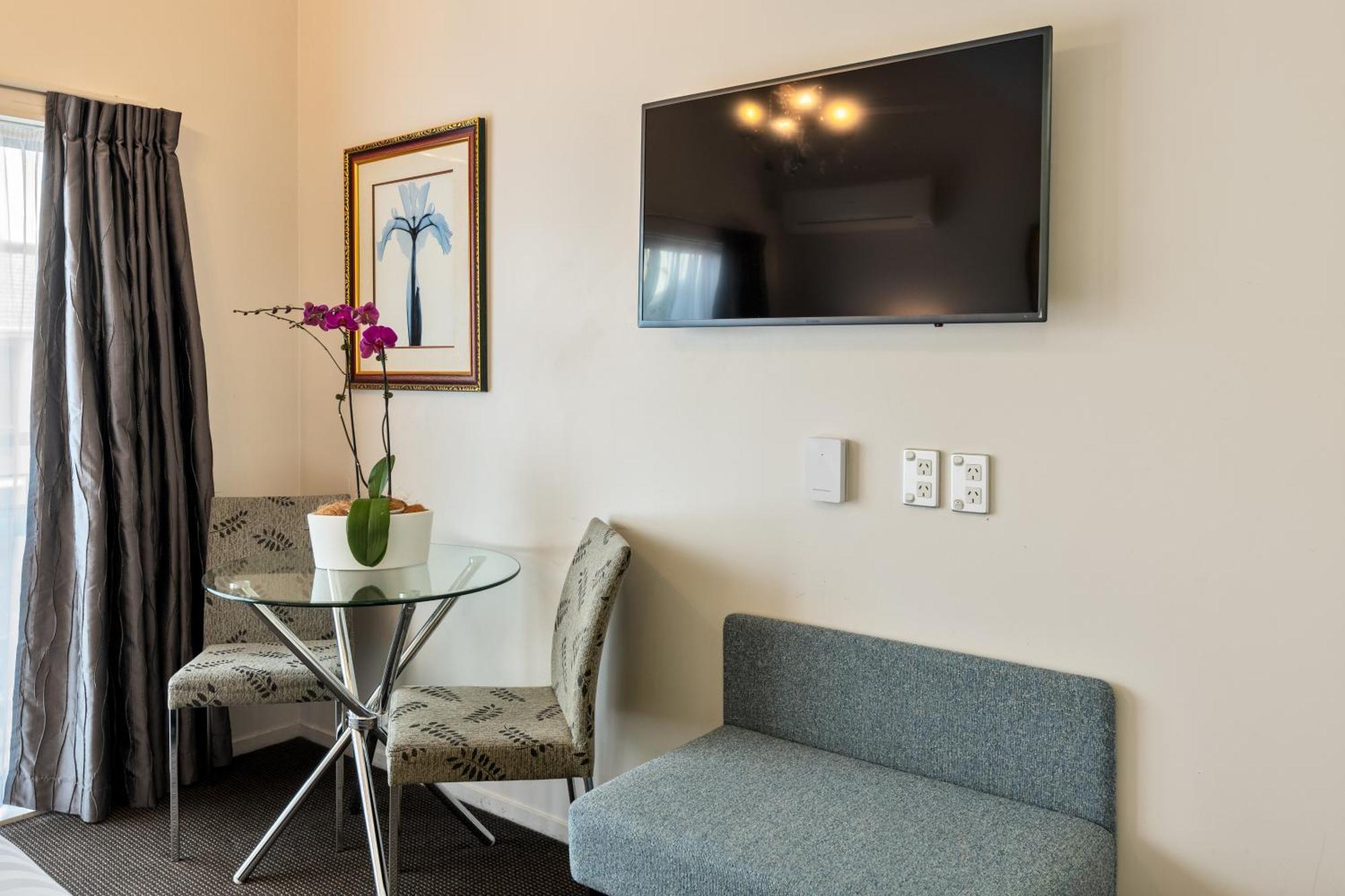 Western Newmarket & Motel 4*