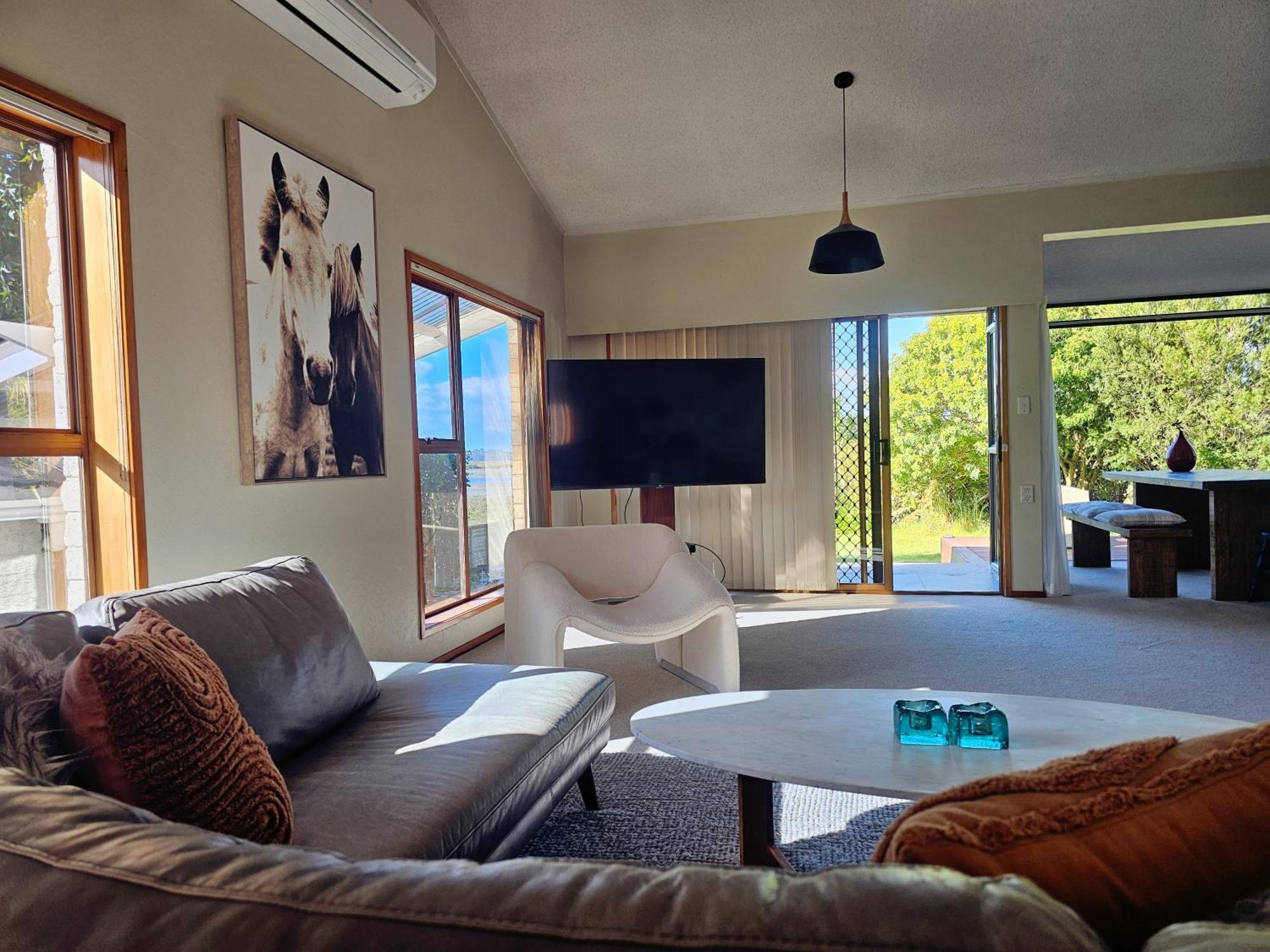 The Waterfront 361-with Sea View, Skysport And Air Conditioner In Each Bedroom