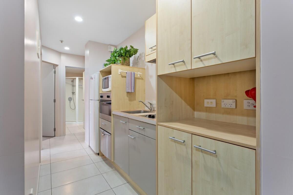 Uptown Two Bedroom With The Essentials *