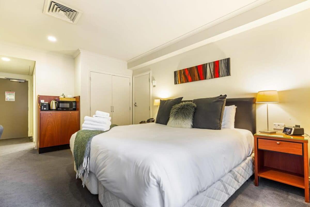 Lovely Studio In Prime Location! *