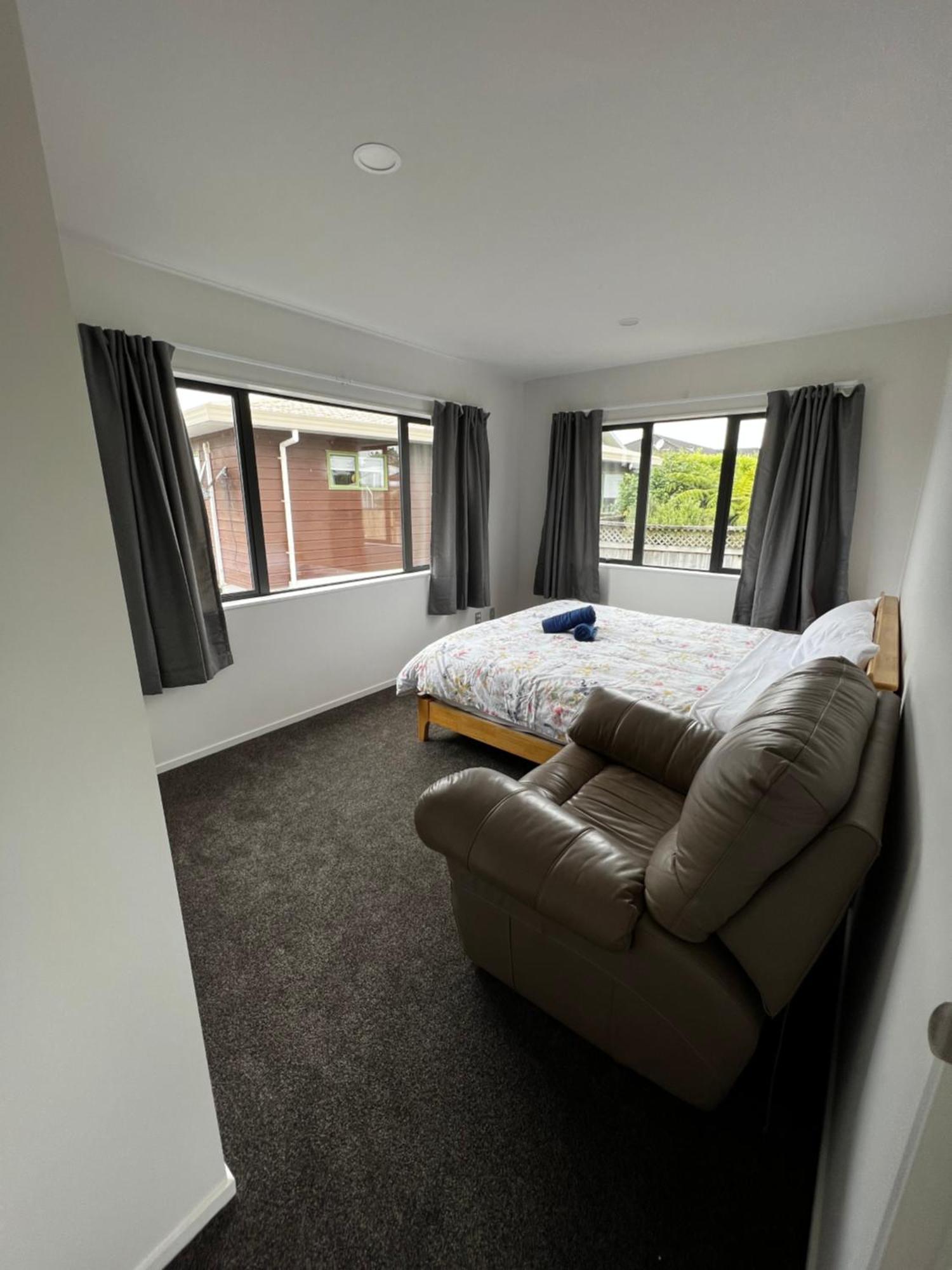 Modern By The Reserve Auckland