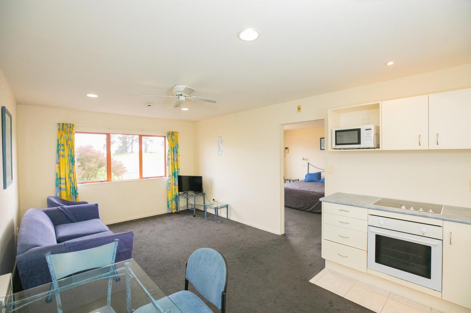 Albany Executive Motor Limited 3* Auckland
