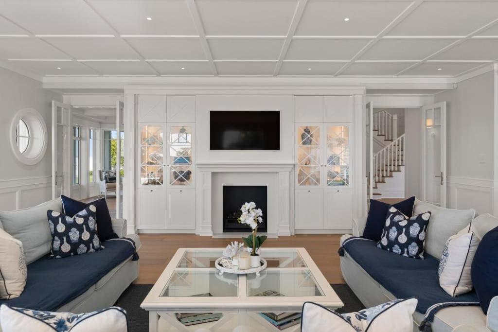 Holiday home Hampton On View Luxury Clifftop In Campbells Bay Auckland