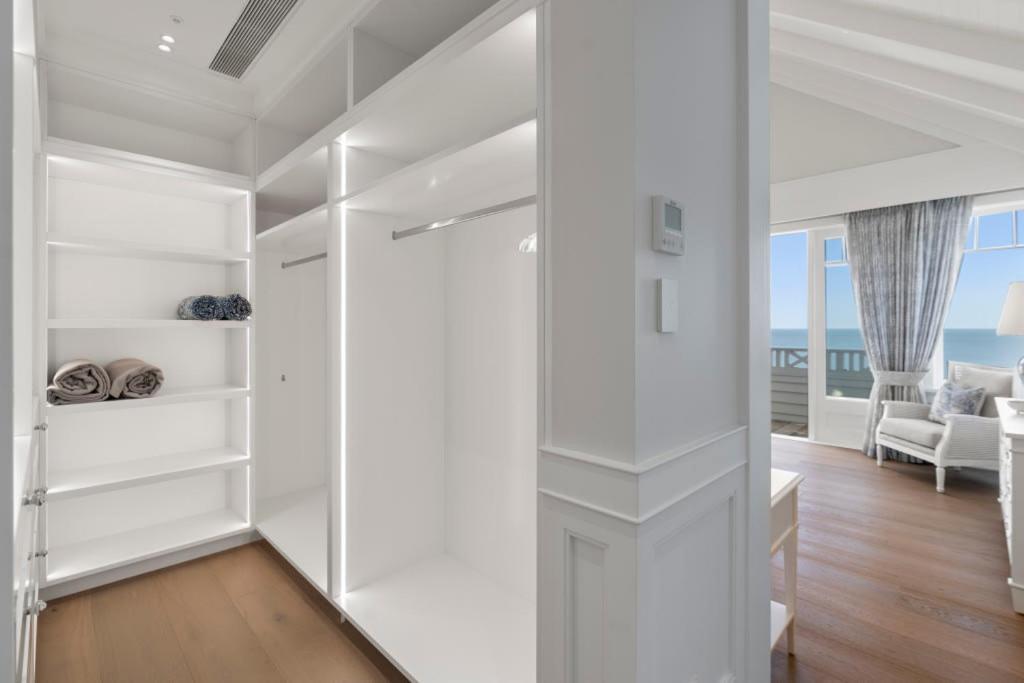Hampton On View Luxury Clifftop In Campbells Bay Auckland